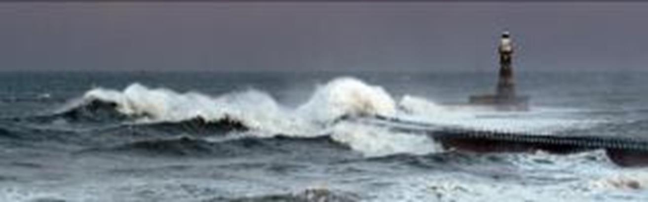pictures4u
Waves crashing over Roker Pier 2007, monster wave it was.......